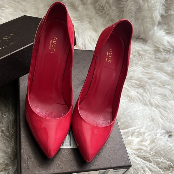 Gucci Gloria Pump on Shocking Pink